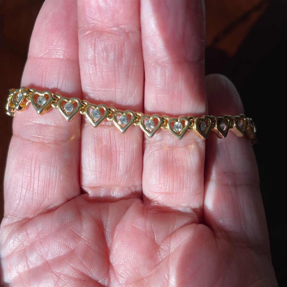 Gold Heart Bracelet, not pure gold. This is just a gold colored bracelet.